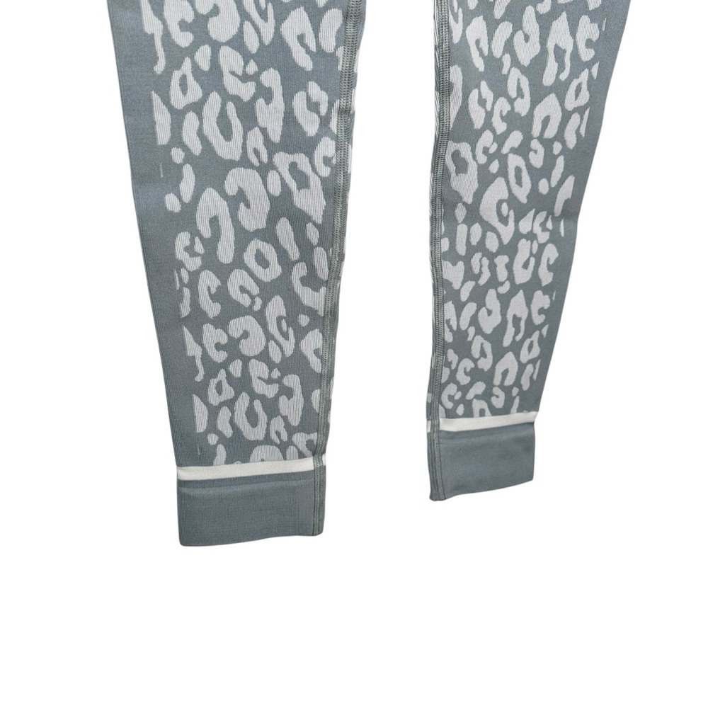 Sweaty Betty Blue Leopard Print Jacquard Base Layer Seamless Leggings Size M NWT - Picture 4 of 9